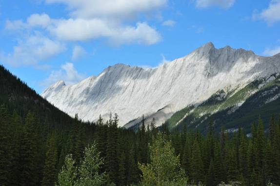 Cadeia de montanhas no Jasper National Park, em Alberta, no Canadá